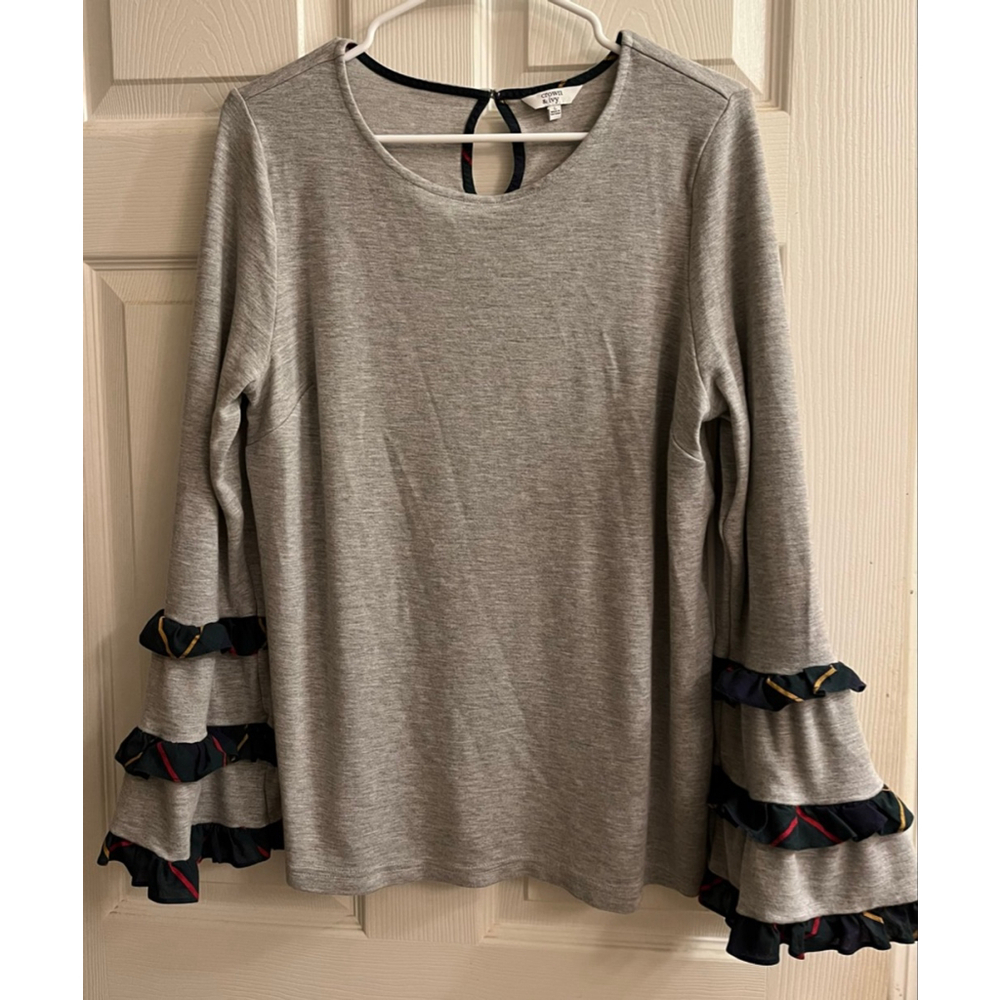 CROWN & IVY~GRAY TOP WITH LONG DETAIL SLEEVES~UNIQUE~LG